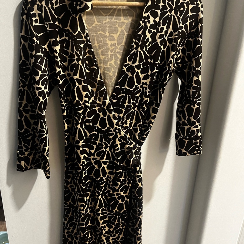 Diane Von Furstenberg Black and Cream Long Sleeve Dress